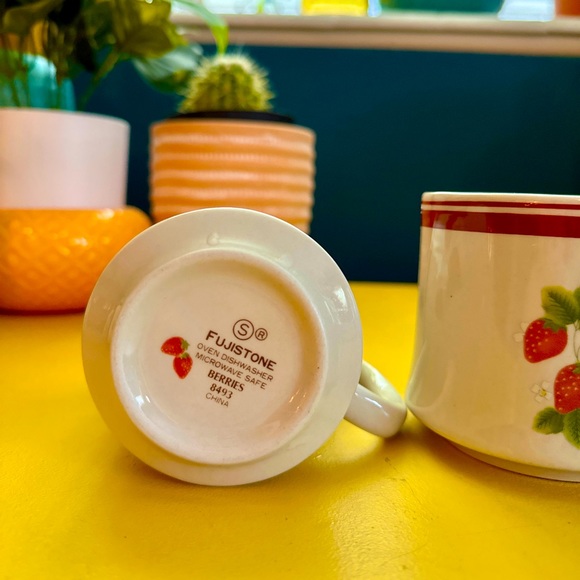 Vintage Set Fujistone Berries Stoneware Creamer and Sugar Bowl - Picture 4 of 5